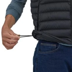 Patagonia Men's Down Sweater Vest With NetPlus - 84623 -Ski Equipment Discounts PAT 84623 blk model3