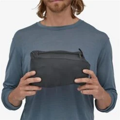 Patagonia Men's Down Sweater Vest With NetPlus - 84623 -Ski Equipment Discounts PAT 84623 blk model4