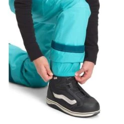 The North Face Freedom Insulated Pant - Girl's - 2022 Model 37 The North Face Freedom Insulated Pant - Girl's - 2022 Model -Ski Equipment Discounts fw22 nf0a5g9d 1s2 modelalt1