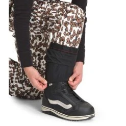 The North Face Freedom Insulated Pant - Girl's - 2022 Model 29 The North Face Freedom Insulated Pant - Girl's - 2022 Model -Ski Equipment Discounts fw22 nf0a5g9d 2al modelalt1