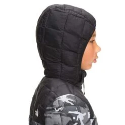 The North Face Printed Thermoball Eco Hoodie - Boy's 9 The North Face Printed Thermoball Eco Hoodie - Boy's -Ski Equipment Discounts fw22 nf0a5iyi 364 modelhood3